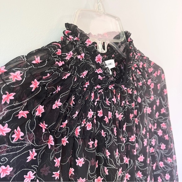 🏷️ 2/$20 Elizabeth and James Sheer Balloon Sleeve Micro Floral Blouse - Picture 4 of 9